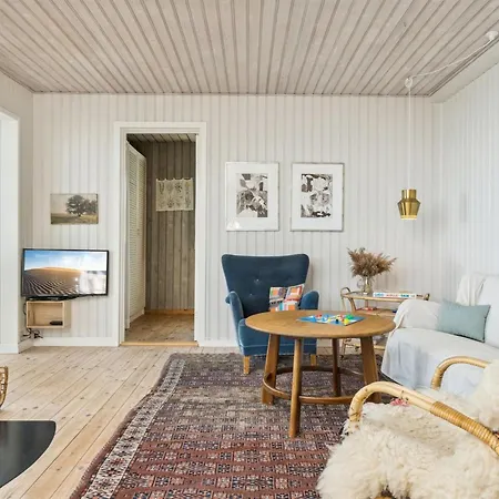 Snari - 10m From The Sea By Interhome